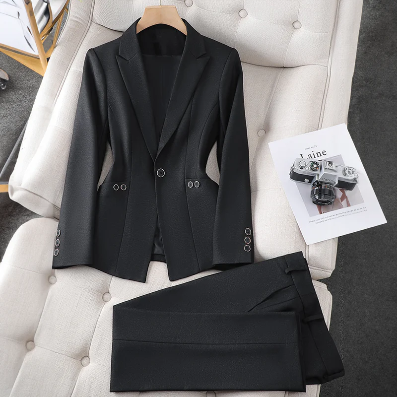 L'AURABLEND ELEGANT BLAZER SET